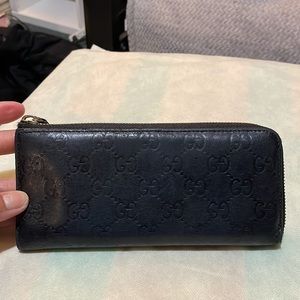 Authentic Gucci Leather zippy wallet